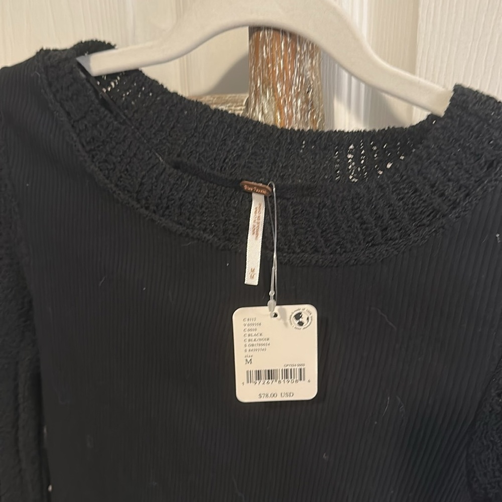 NWT Free People Cuffing Season black crochet sleeve top, size Medium - Picture 5 of 7